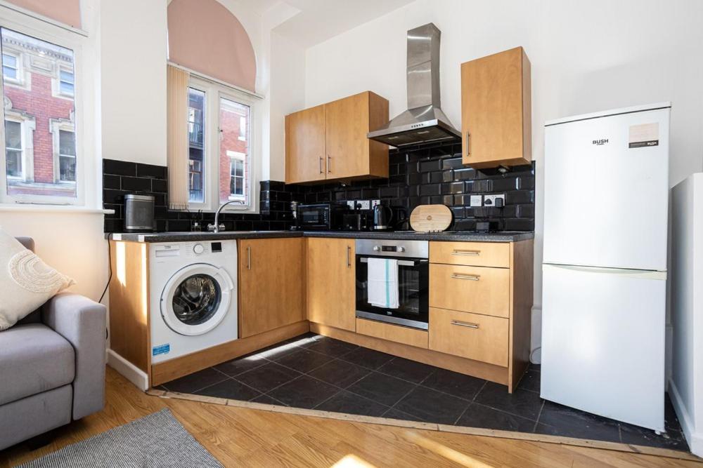 Central Liverpool L1 Экстерьер фото